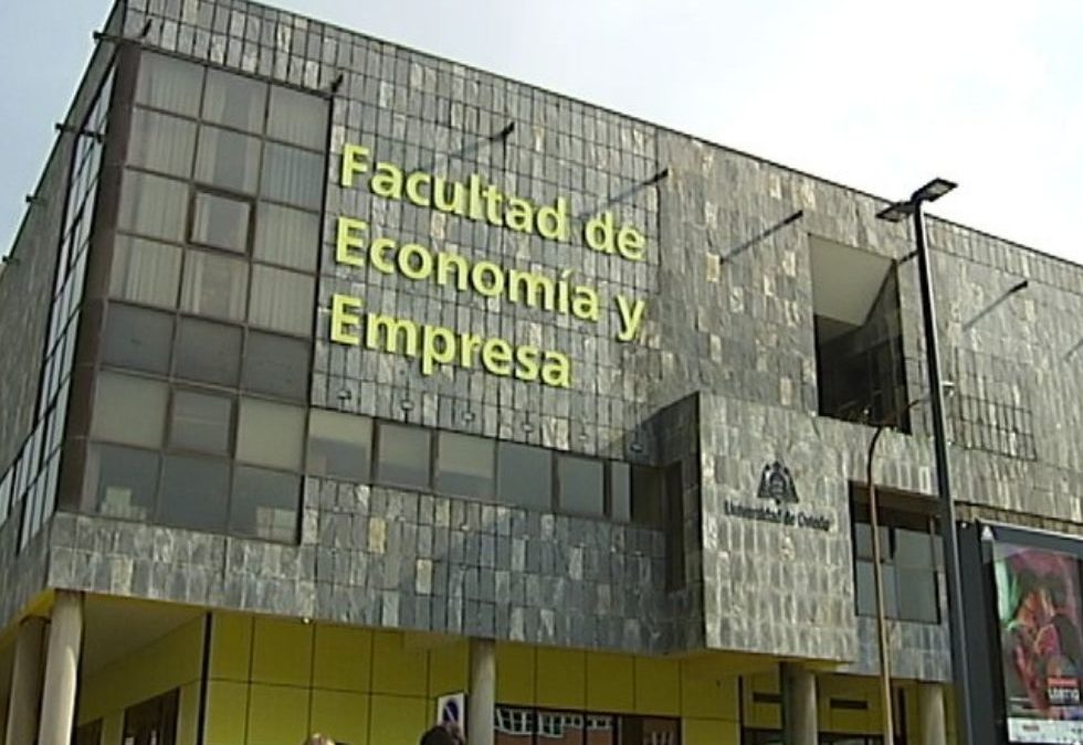 Taresco realizará la obra de la cubierta de la Facultad de Economía y Empresa de la Universidad de Oviedo