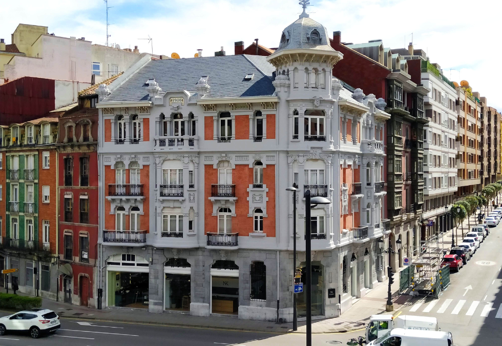 Reparación de cubierta y fachada en edificio (Oviedo)